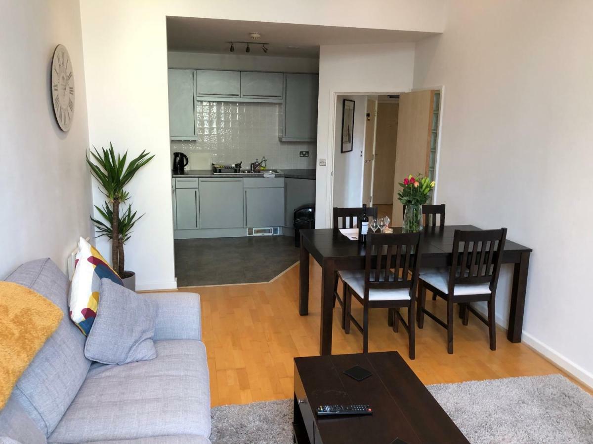Stylish City Centre Apartment Cardiff Exterior photo